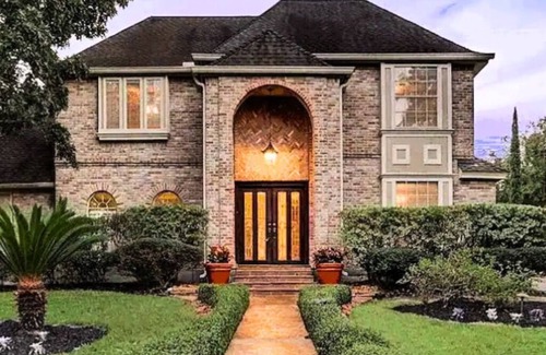 Ponderosa Forest House | Houston Getaway 6BR with Pool and Wi-Fin