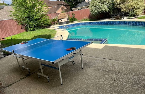 Ponderosa Forest House | Houston Getaway 6BR with Pool and Wi-Fin