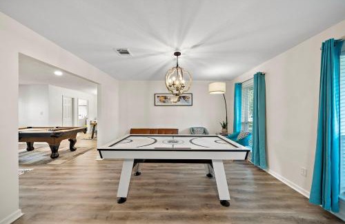 Ponderosa Forest House | Houston Getaway Yard Bbq Game Room Sleep 16