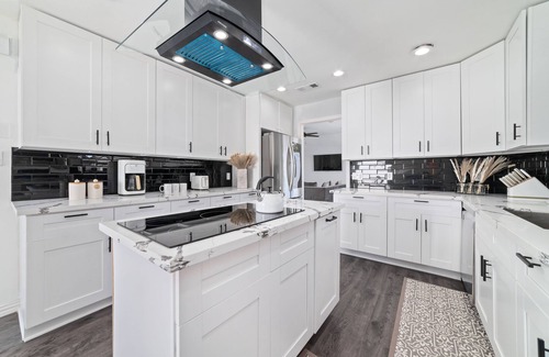 Clodine House | Houston Little Saigon, 4 Bedrooms with Pool, Heart of Houston Asian Town