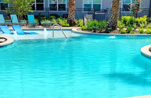 Barker Apartment | Houston Luxury Condo w/ Free Parking & Wifi
