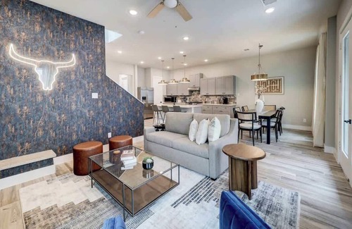 Greater Heights House | Houston Luxury Haven – Near Downtown