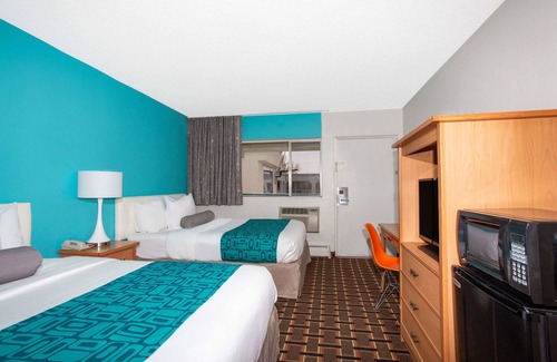 Central Colorado Springs Hotel | Howard Johnson by Wyndham Colorado Springs