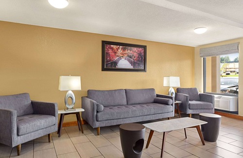 Pigeon Forge Hotel | Howard Johnson by Wyndham Pigeon Forge