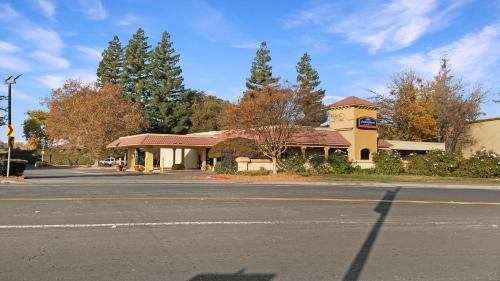 Central Sacramento Hotel | Howard Johnson by Wyndham Sacramento Downtown