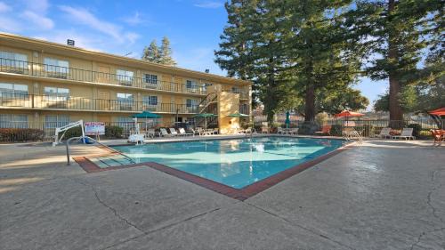 Central Sacramento Hotel | Howard Johnson by Wyndham Sacramento Downtown