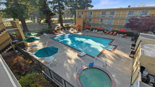 Central Sacramento Hotel | Howard Johnson by Wyndham Sacramento Downtown