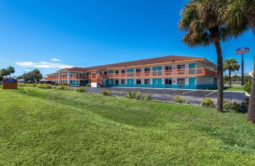 Vero Beach Hotel | Howard Johnson by Wyndham Vero Beach/I-95