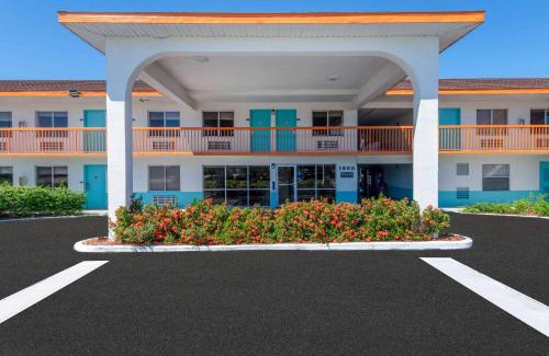 Vero Beach Hotel | Howard Johnson by Wyndham Vero Beach/I-95