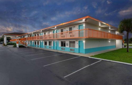 Vero Beach Hotel | Howard Johnson by Wyndham Vero Beach/I-95