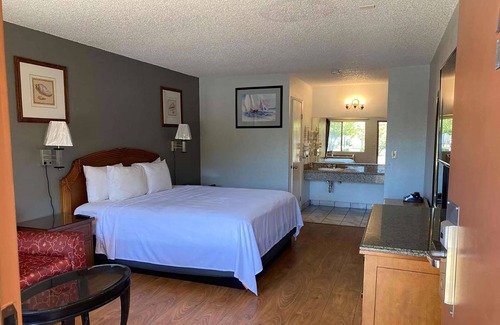 Azusa Hotel | Howard Johnson by Wyndham Azusa