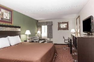 Newark Hotel | Howard Johnson by Wyndham Newark Airport