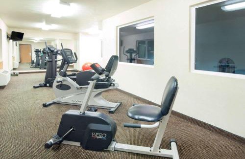 Oacoma Hotel | Howard Johnson by Wyndham Oacoma Hotel & Suites