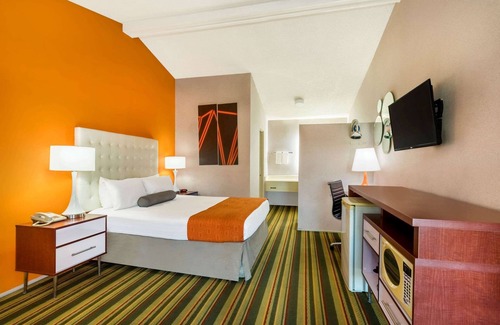 Phoenix Hotel | Howard Johnson by Wyndham Phoenix Airport/Downtown Area