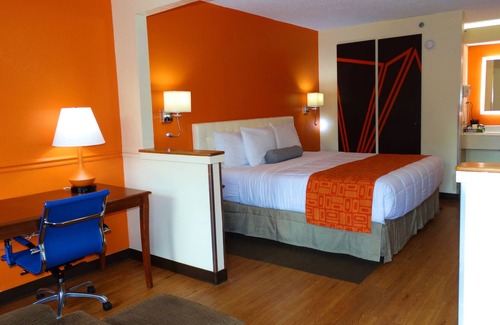 Savannah Hotel | Howard Johnson by Wyndham Savannah GA