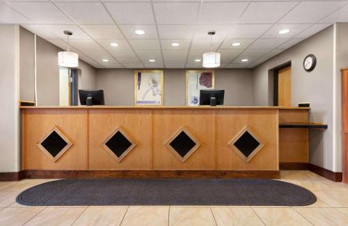 Billings Hotel | Howard Johnson by Wyndham Billings