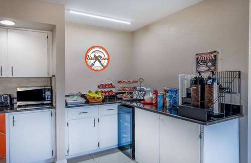 Vero Beach Hotel | Howard Johnson by Wyndham Vero Beach/I-95