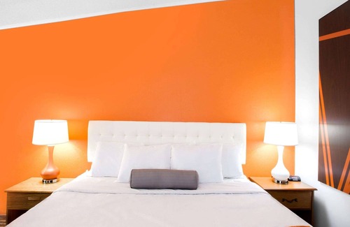 Wilmington Hotel | Howard Johnson by Wyndham Wilmington