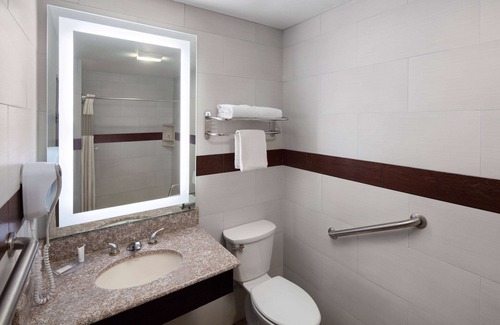 Williams Hotel | Howard Johnson by Wyndham Williams