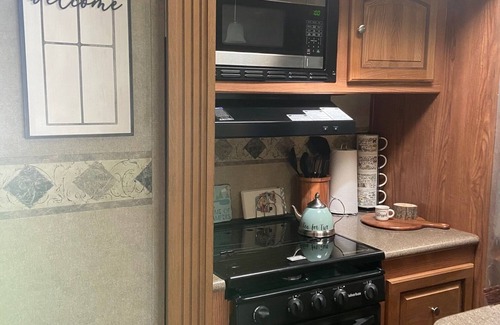 Coulter Sub Mcgee House | Howdy RV & Resort, 10mi to TX A&M,off Hwy 6. Trendy,amenities included,sleeps 4!