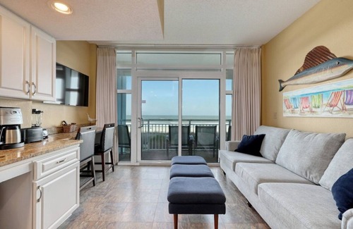 Myrtle Beach Condo | HS-0103 Oceanfront 2-Bedroom Condo in Myrtle Beach - Sleeps 6