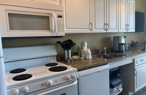 Myrtle Beach Condo | HS-0103 Oceanfront 2-Bedroom Condo in Myrtle Beach - Sleeps 6