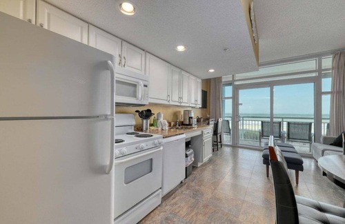 Myrtle Beach Condo | HS-0103 Oceanfront 2-Bedroom Condo in Myrtle Beach - Sleeps 6