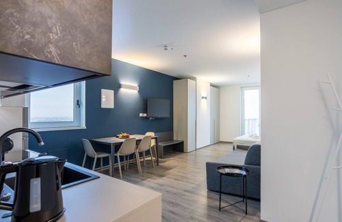Mestre Apartment | Htm Tower - 1402 Executive Terrazza by Halldis
