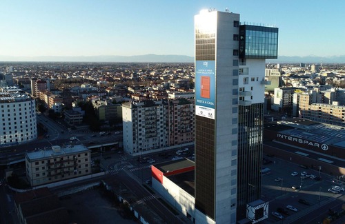 Mestre Apartment | Htm Tower - 1504 Executive by Halldis