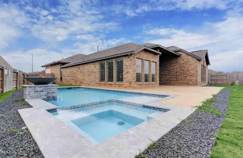 Richmond House | HTX Luxe Vibes w Private Pool & Spa - Perfect 4 Groups & Family