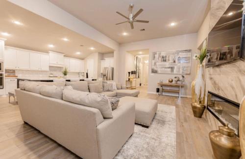 Richmond House | HTX Luxe Vibes w Private Pool & Spa - Perfect 4 Groups & Family