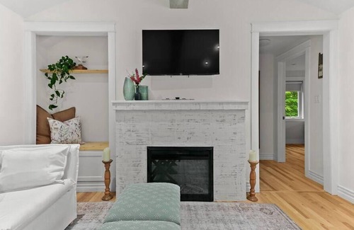 Fox Point House | Hubbards Cozy Convenient Cottage
