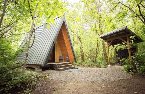 Gold Bar Cabin | Huckleberry Hideaway Luxury Off-Grid Glamping near Gold Bar, WA