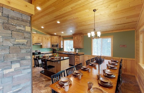 Island Park Cabin | Huckleberry Hideaway* Free Wifi, Satellite TV, Bbq Grill, 25 Mins To Yellowstone