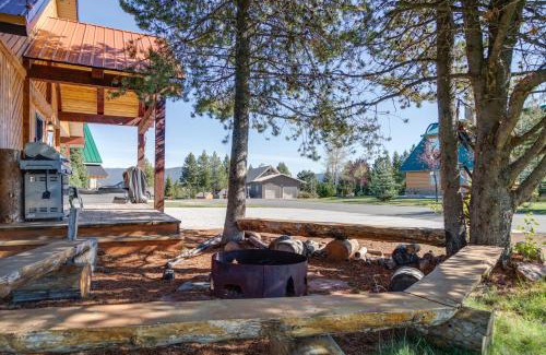 Island Park House | Huckleberry Hollow by KABINO Hot Tub FirePit PS2 Satellite Grill WiFi Golf Course