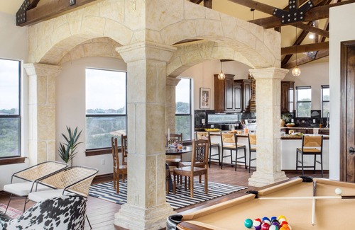 Travis Landing House | Hudson by AvantStay | W/Beautiful Views, Multiple Living Areas, Pool & Games