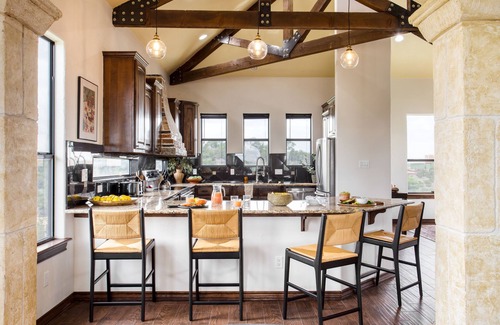 Travis Landing House | Hudson by AvantStay | W/Beautiful Views, Multiple Living Areas, Pool & Games