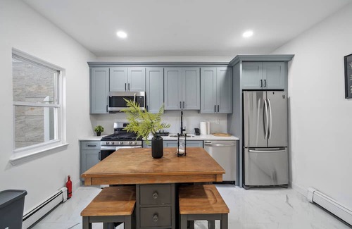 Constable Hook House | Hudson Oasis - Sleeps 10 - NYC - EWR - Free Parking