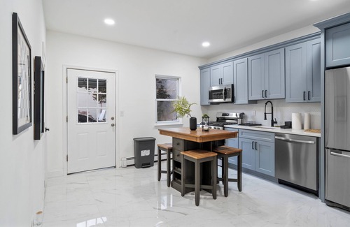 Constable Hook House | Hudson Oasis - Sleeps 10 - NYC - EWR - Free Parking