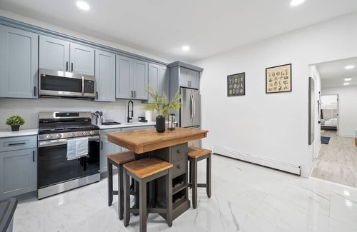 Constable Hook House | Hudson Oasis - Sleeps 10 - NYC - EWR - Free Parking
