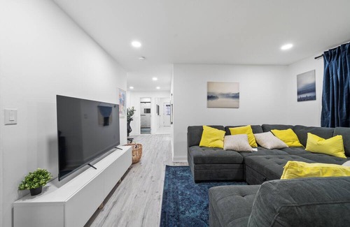 Constable Hook House | Hudson Oasis - Sleeps 10 - NYC - EWR - Free Parking