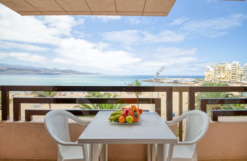 Las Palmas de Gran Canaria Ski Chalet | Huge Balcony over Las Canteras By CanariasGetaway