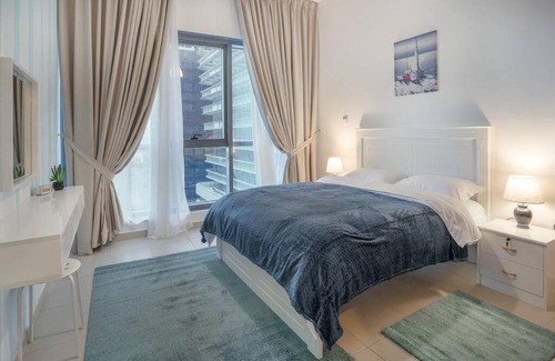 Abu Dhabi Apartment | HUGE 2 Bedroom Apartment Beach Front (City View)