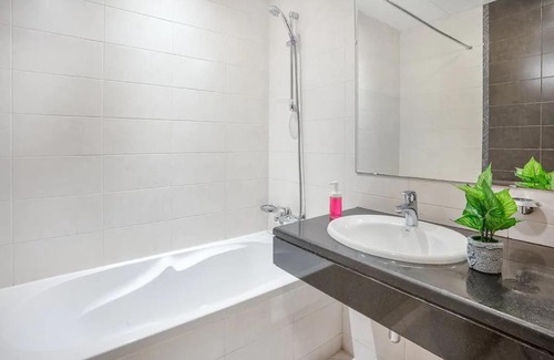 Abu Dhabi Apartment | HUGE 2 Bedroom Apartment Beach Front (City View)