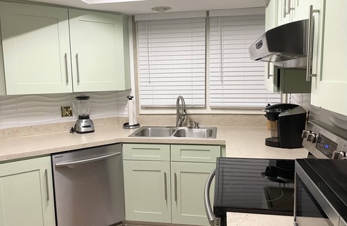 Newark Condo | Huge 2 BR✯Fast Wifi✯Christiana ✯Newark✯U of D✯Pets✯ Close to MANY Restaurants✯