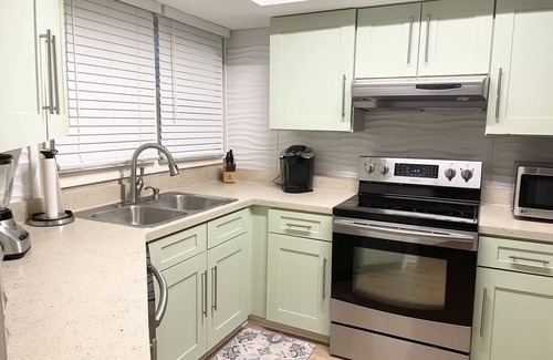Newark Condo | Huge 2 BR✯Fast Wifi✯Christiana ✯Newark✯U of D✯Pets✯ Close to MANY Restaurants✯