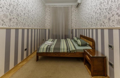 Besarabka Apartment | Huge 3 Bedroom Apartment Next to Gulliver & Synagogue
