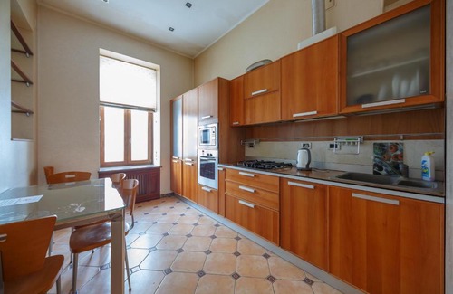 Besarabka Apartment | Huge 3 Bedroom Apartment Next to Gulliver & Synagogue