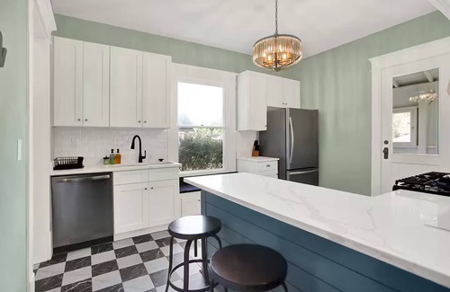 Lebanon House | Huge 4 Bedroom Home in Lebanon: 30 min to Indy and Grand Park, Sleeps 14
