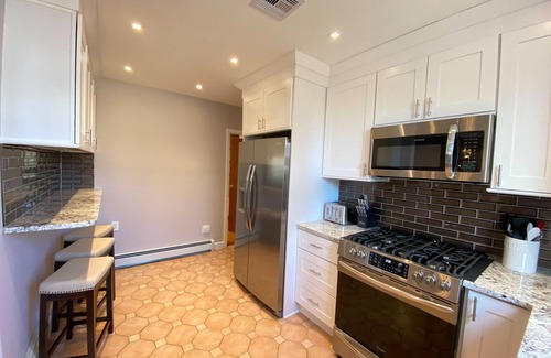 Forest Hill Apartment | Huge 4BR/2Bath/Free Parking/NYC/EWR/MetLife/2 KING BEDS!